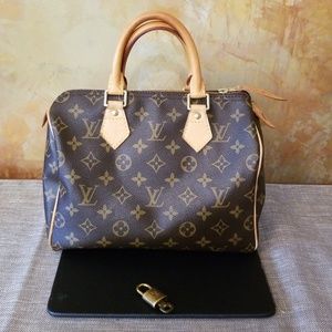 Authentic Louis Vuitton Speedy 25 monogram